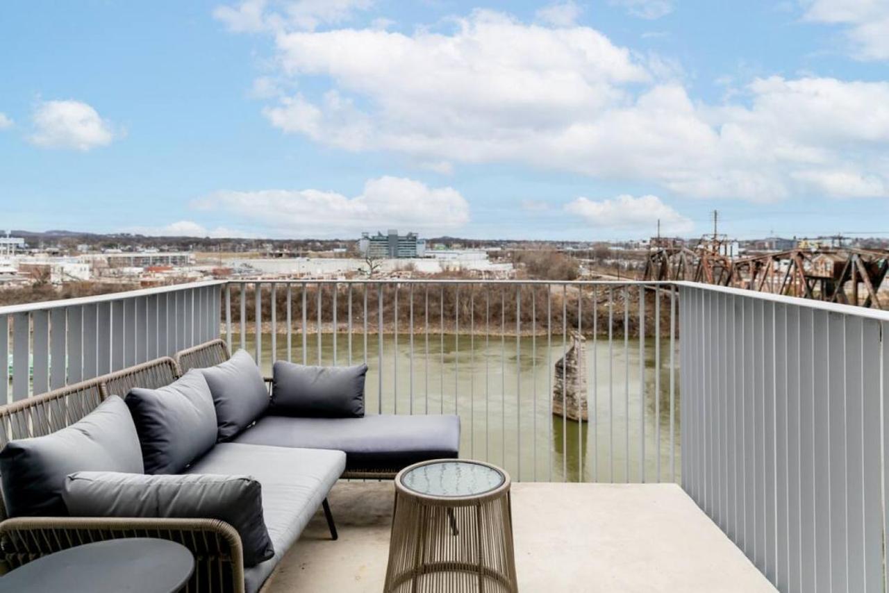 Stunning River View Condo Walk To Downtown Rooftop Patio Nashville Bagian luar foto