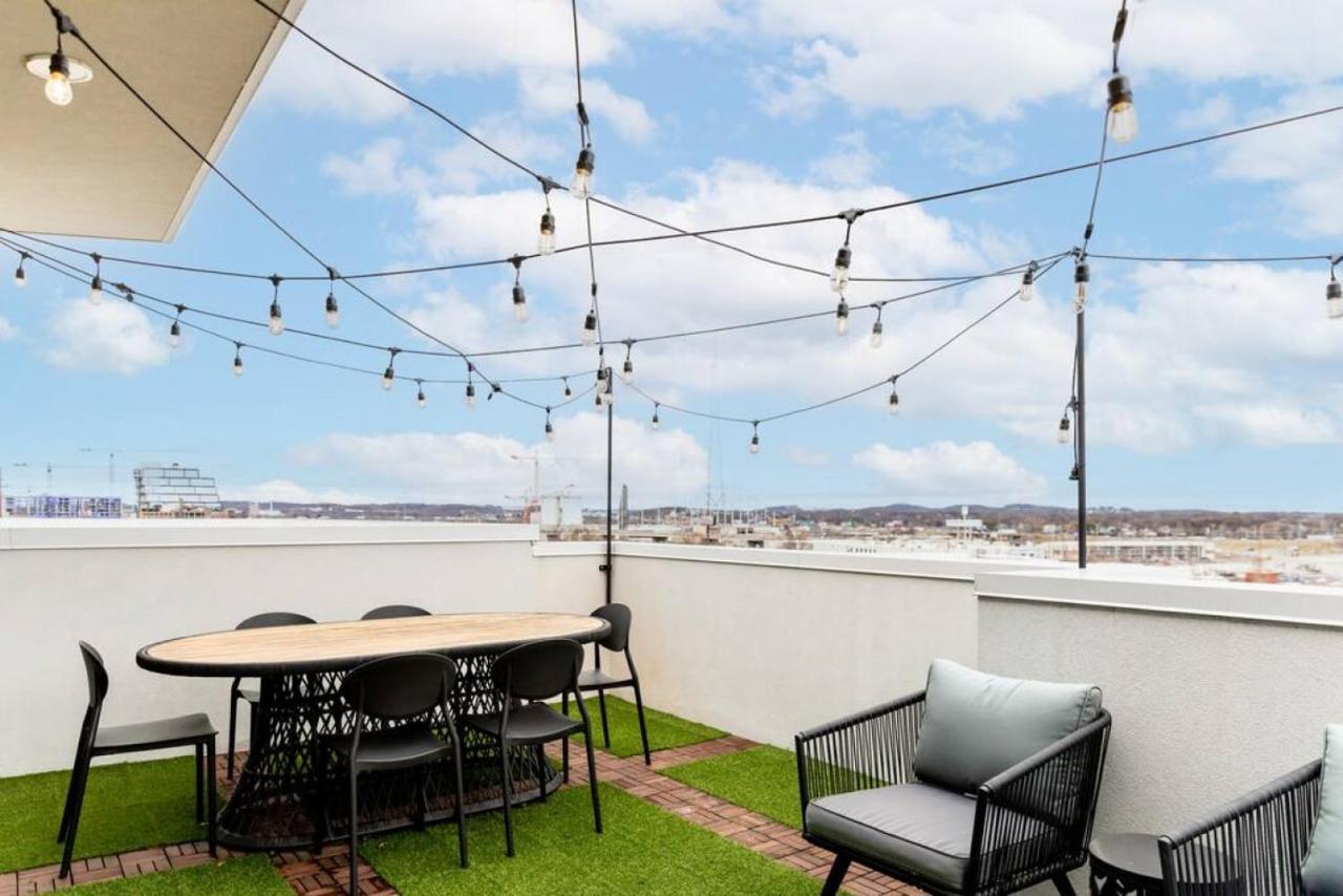 Stunning River View Condo Walk To Downtown Rooftop Patio Nashville Bagian luar foto