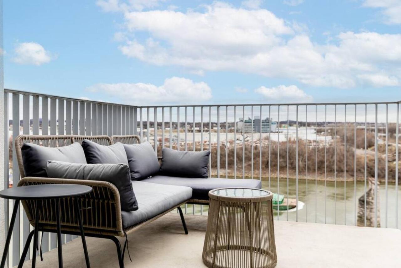 Stunning River View Condo Walk To Downtown Rooftop Patio Nashville Bagian luar foto