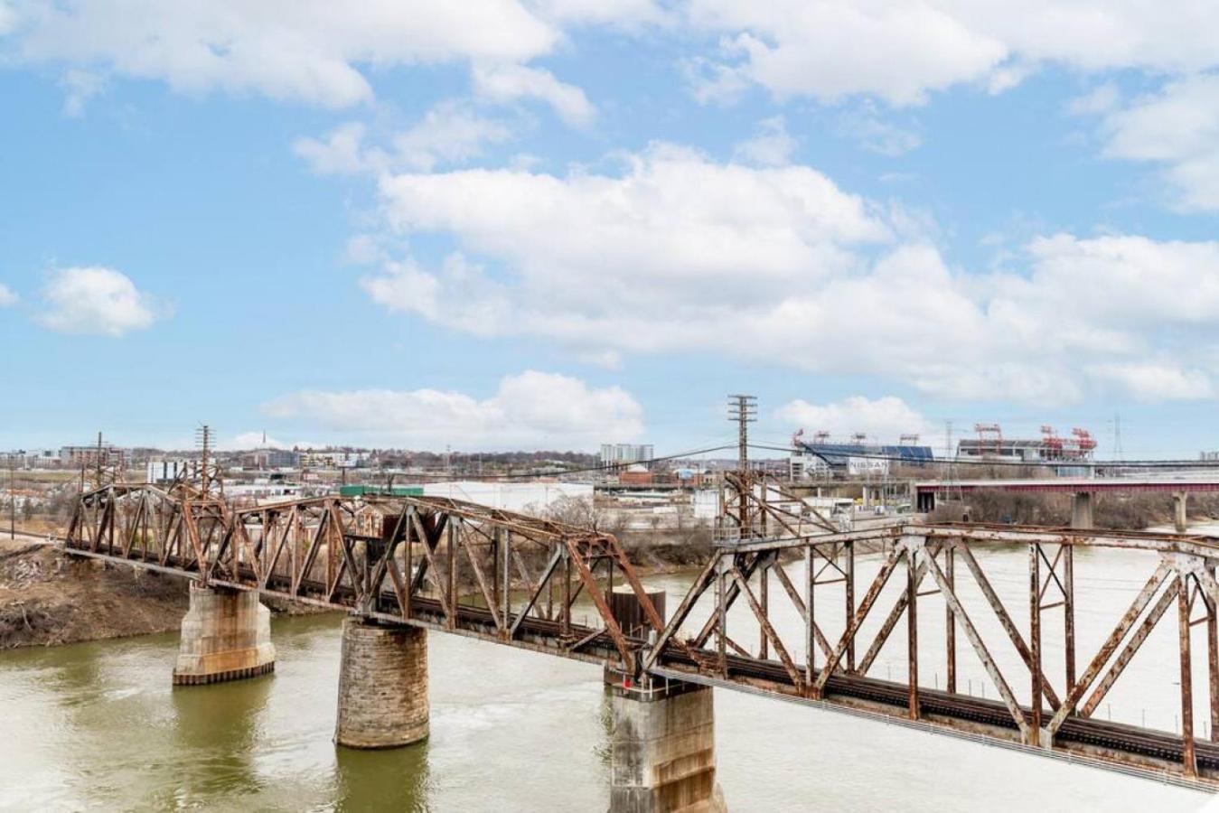 Stunning River View Condo Walk To Downtown Rooftop Patio Nashville Bagian luar foto